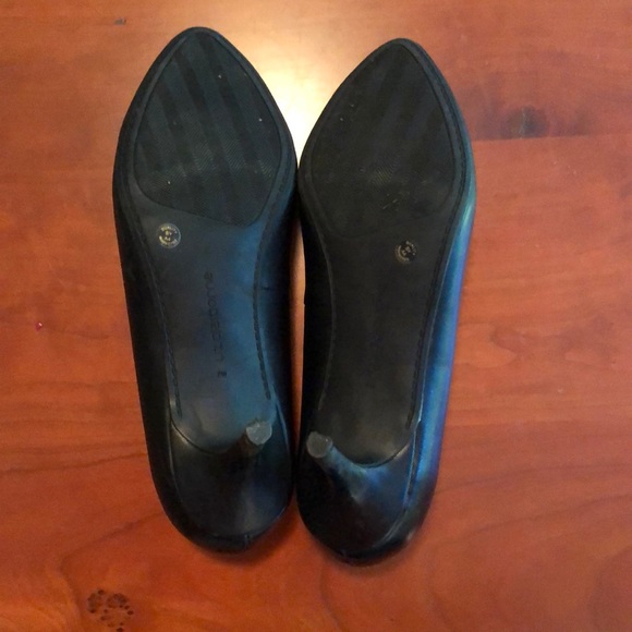 Liz Claiborne Black Pumps - Picture 5 of 6